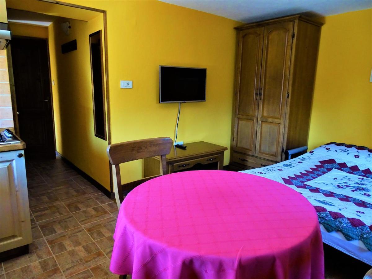 Apartmaji Pr-Gujlu Sela Nad Podmelcem 5220 Tolmin Podmelec Exterior foto